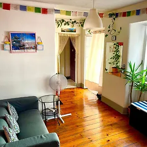 Asian Everest House Albergue